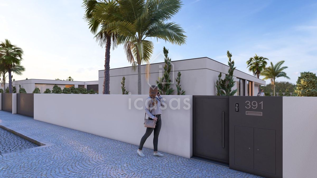 Project image: the entrance to the house, with the gate and the plot wall